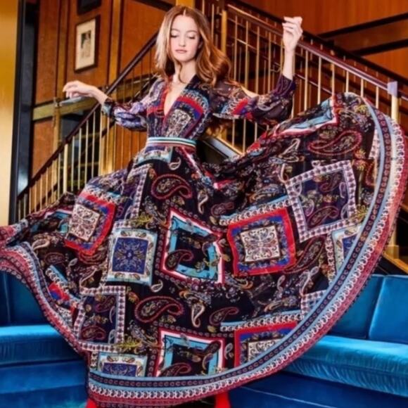 Alice + Olivia Cheney Slit Sleeve Pleated Maxi Dress in Royalty Paisley Size 0 - Picture 3 of 9